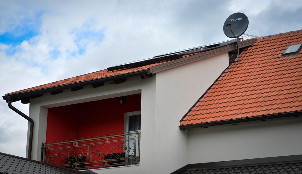 Guesthouse Pink Panther Udbina Værelse billede